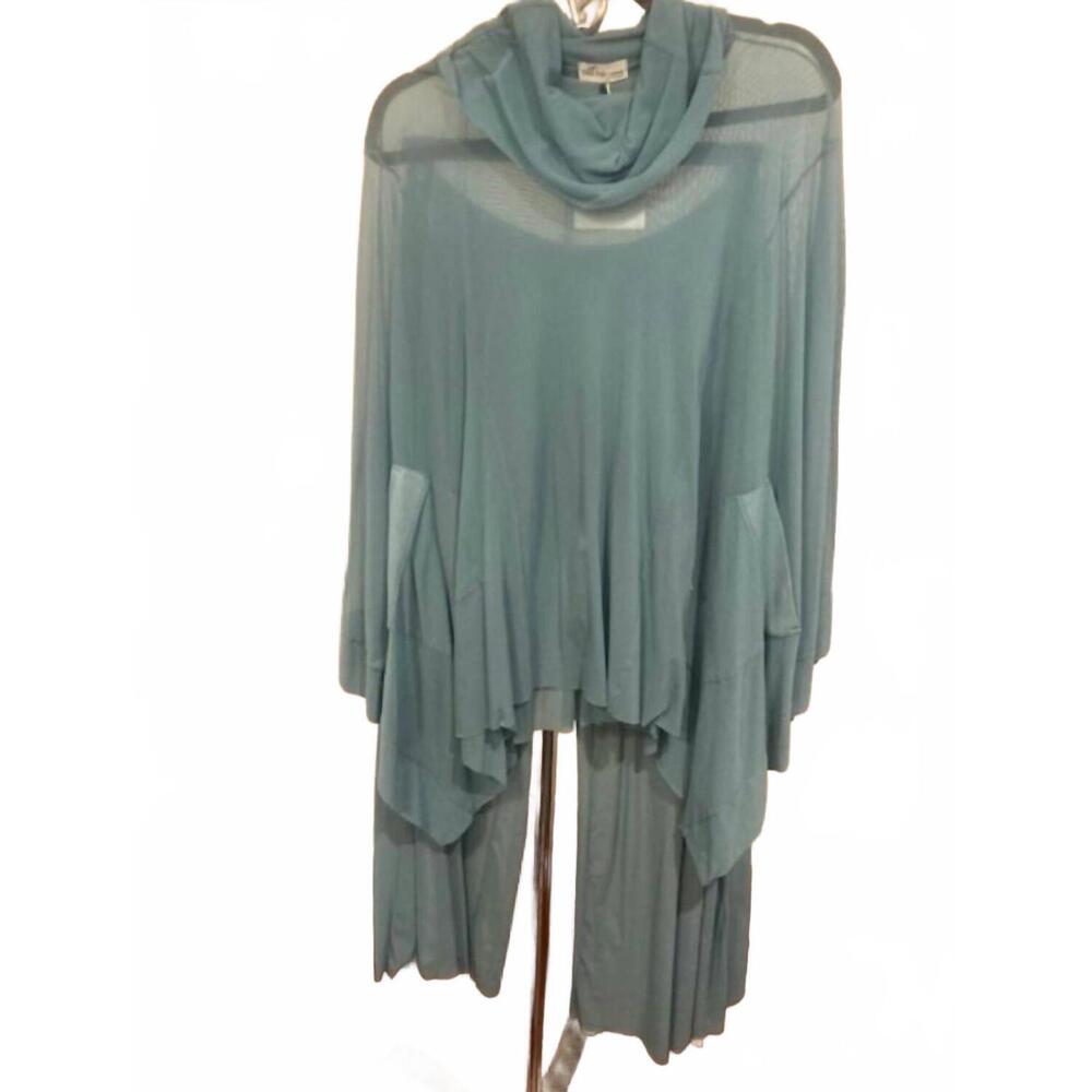 NEW PETIT POIS BY VIVIANA G women's loose poncho with matching pants in celeste